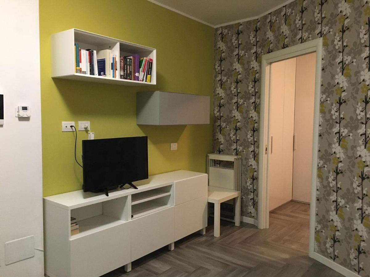 Appartamento Piccola Perla โคโลญโญ มอนเซเซ ภายนอก รูปภาพ