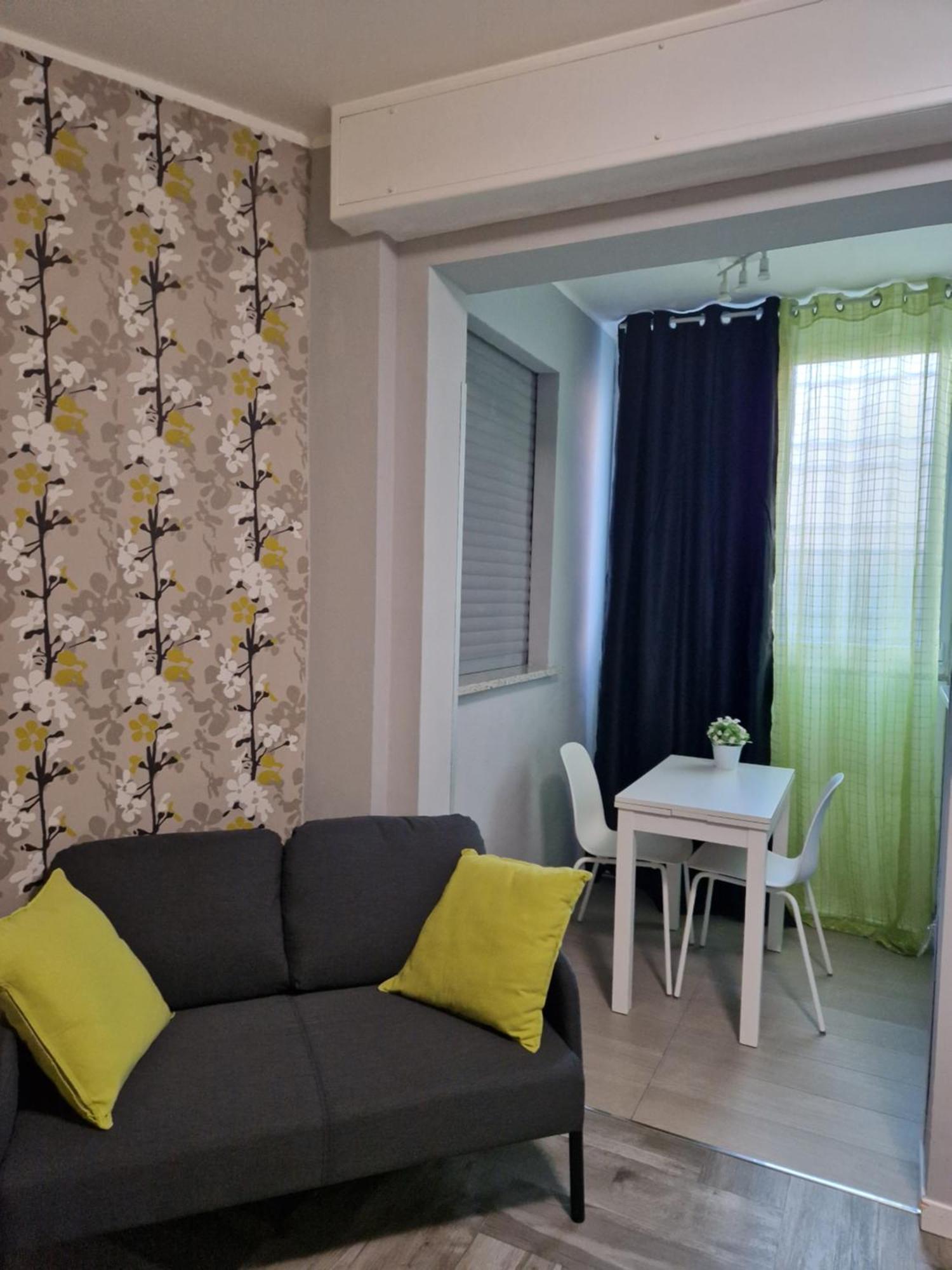 Appartamento Piccola Perla โคโลญโญ มอนเซเซ ภายนอก รูปภาพ