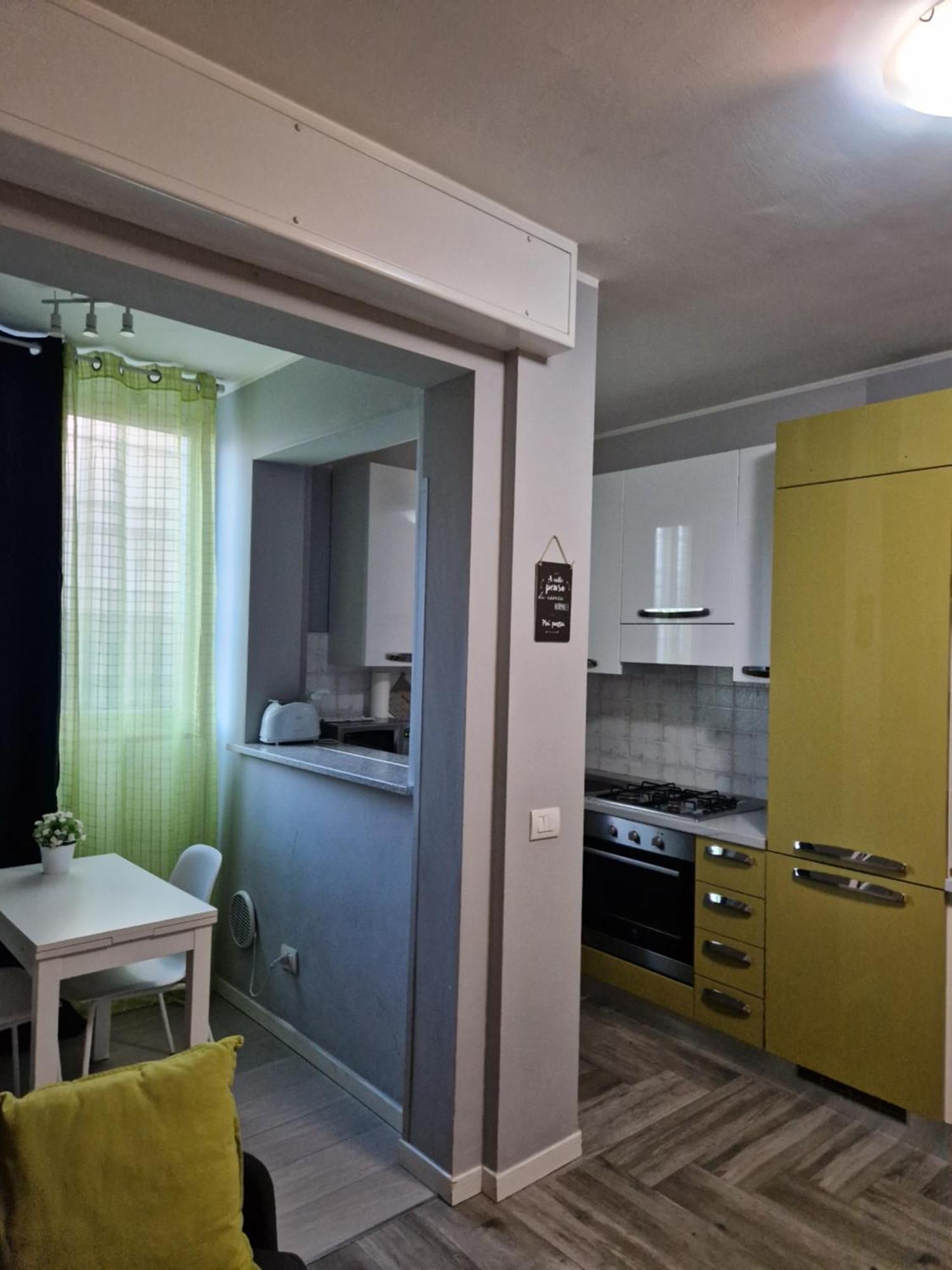Appartamento Piccola Perla โคโลญโญ มอนเซเซ ภายนอก รูปภาพ